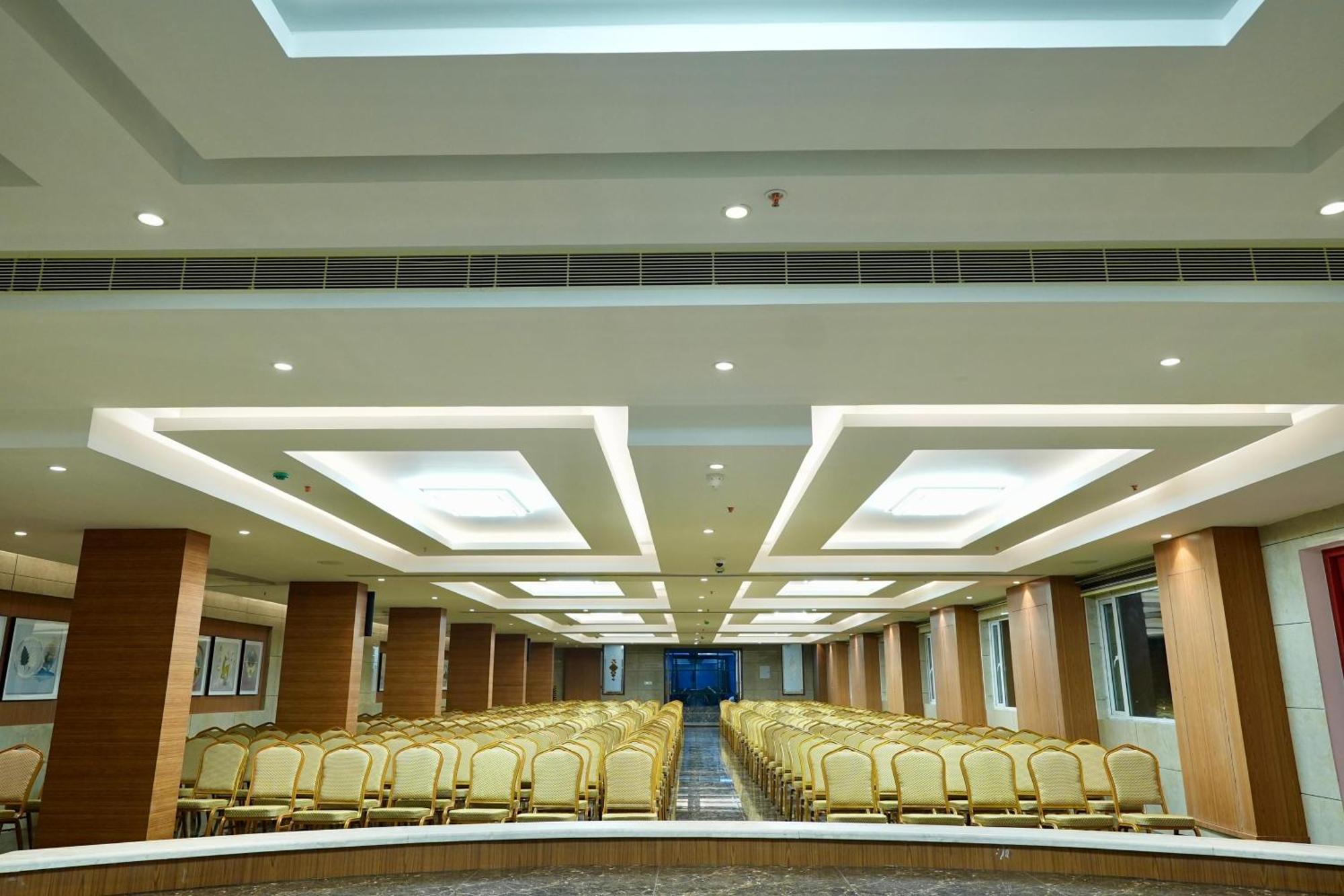 Le Royale Palace Karaikal Exteriér fotografie